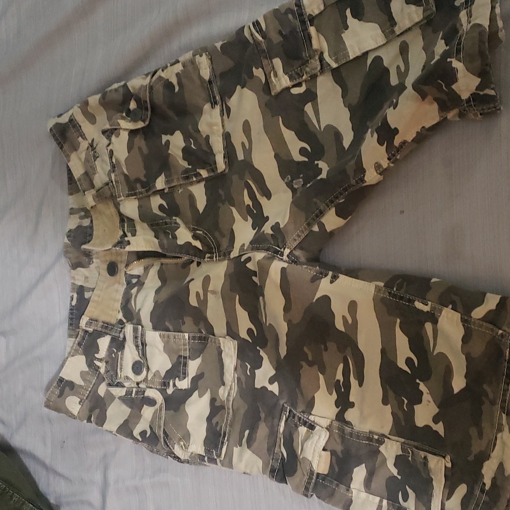 Light camo cargo shorts size 30